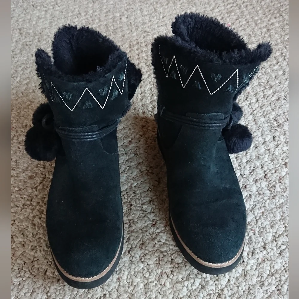 Jack Rogers Vera Suede Pom Pom Boots in black size 7